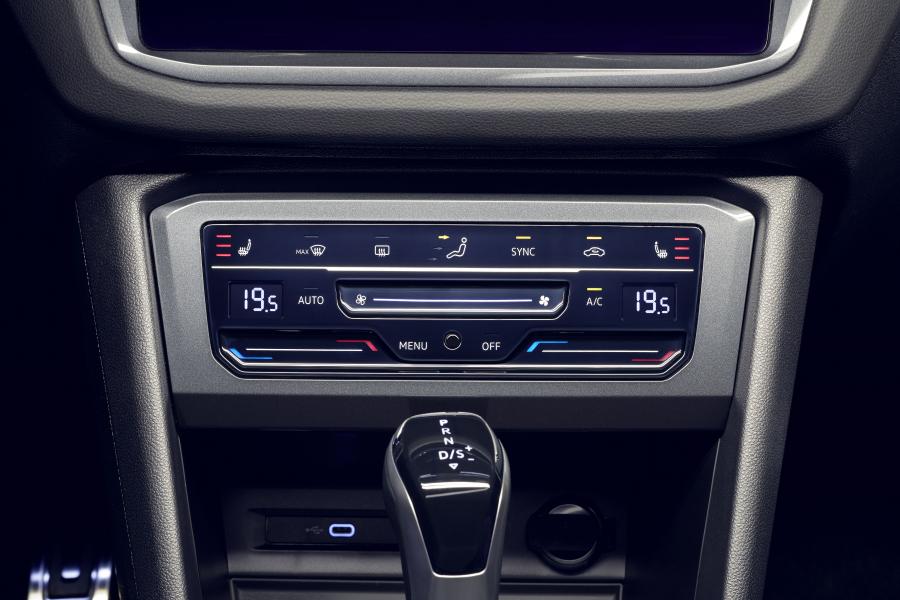 Детали интерьера Volkswagen Tiguan R 2020 года  (WW) (фото 8 из 9)